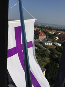 Erntedank-Fahne an der St.-Jakobuskirche Freital Pesterwitz